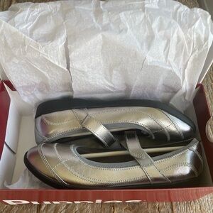 Hush Puppies Silver Flats & Loafers
